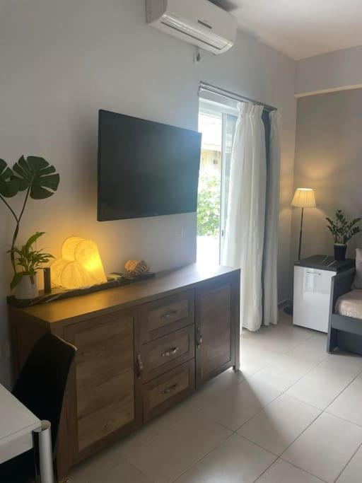 Studio In The Center, 2 Mins From The Beach Loutráki Exterior foto